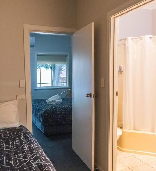 בית מלון כפרי Golfers Inn