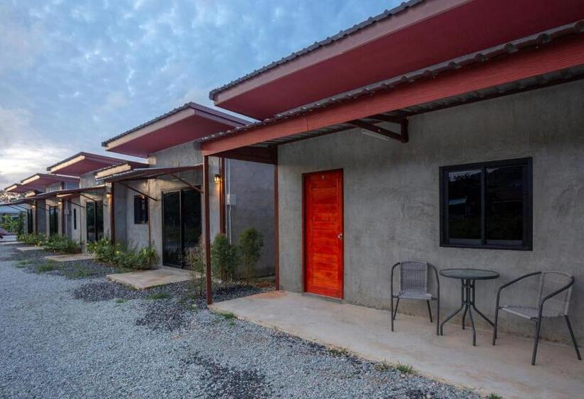 בית מלון כפרי Malinee Resort