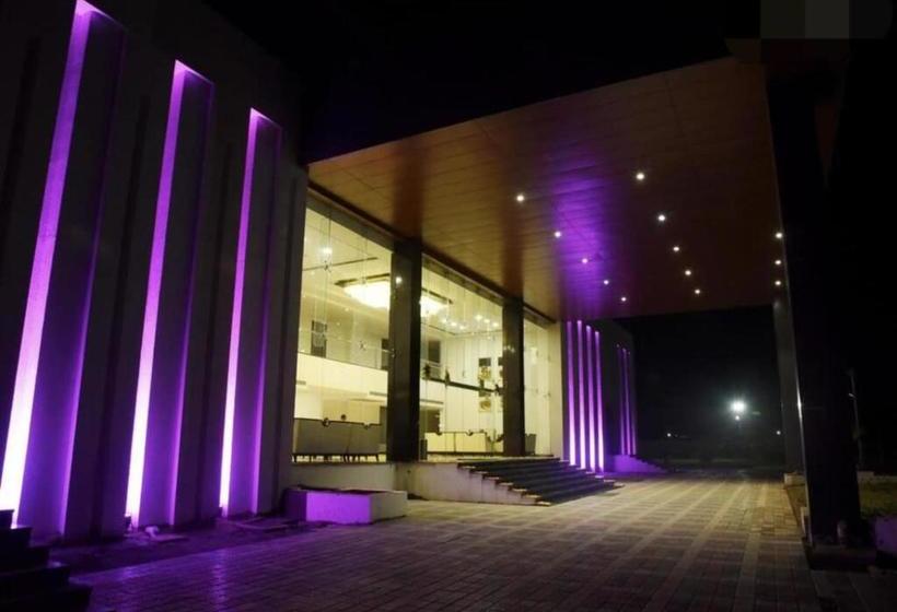 בית מלון כפרי Om Resorts