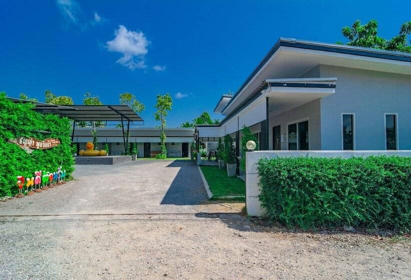 Отель Oyo 533 Runya Poolvilla