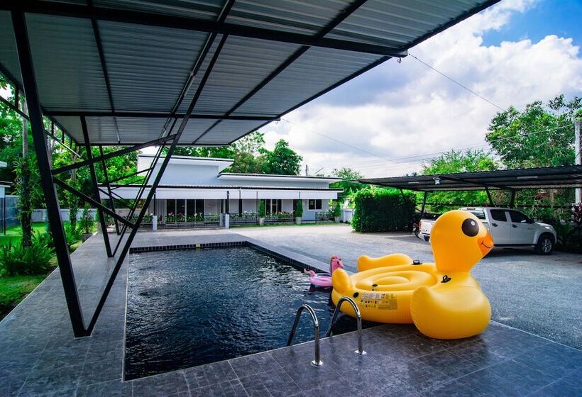 Отель Oyo 533 Runya Poolvilla