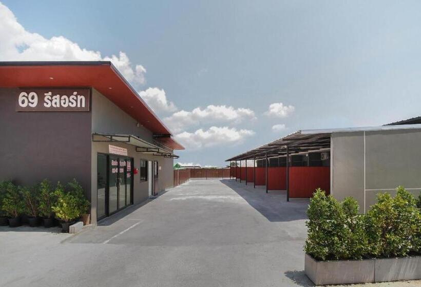 ホテル Oyo 939 69 Resort