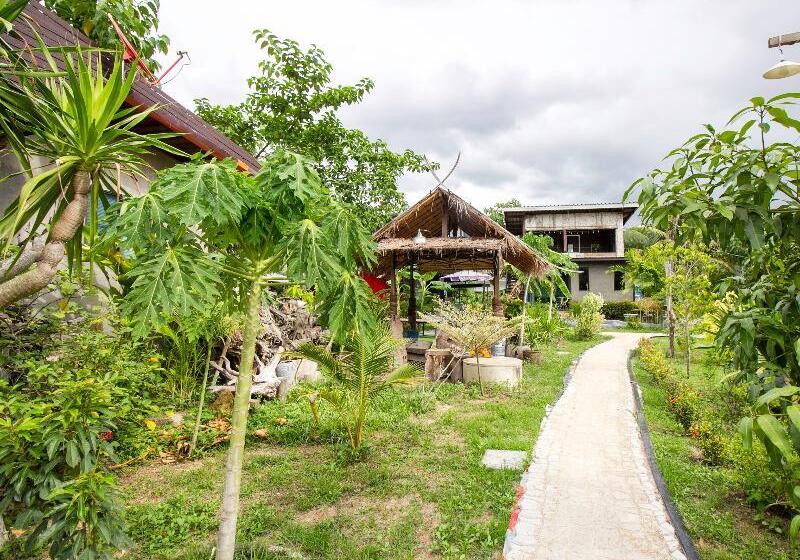 Отель Oyo 999 Baan Pak Rom Ruen