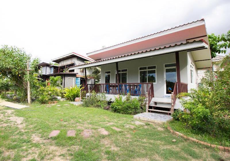 Отель Oyo 999 Baan Pak Rom Ruen