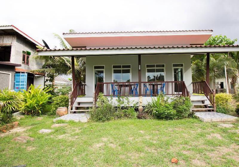 Отель Oyo 999 Baan Pak Rom Ruen