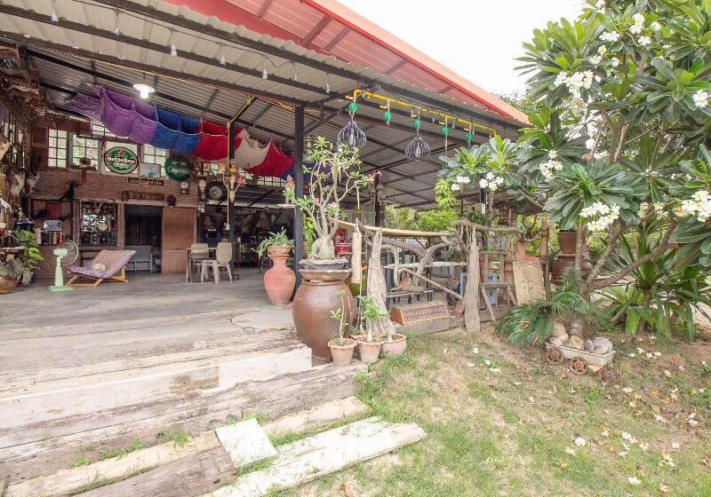 Отель Oyo 999 Baan Pak Rom Ruen