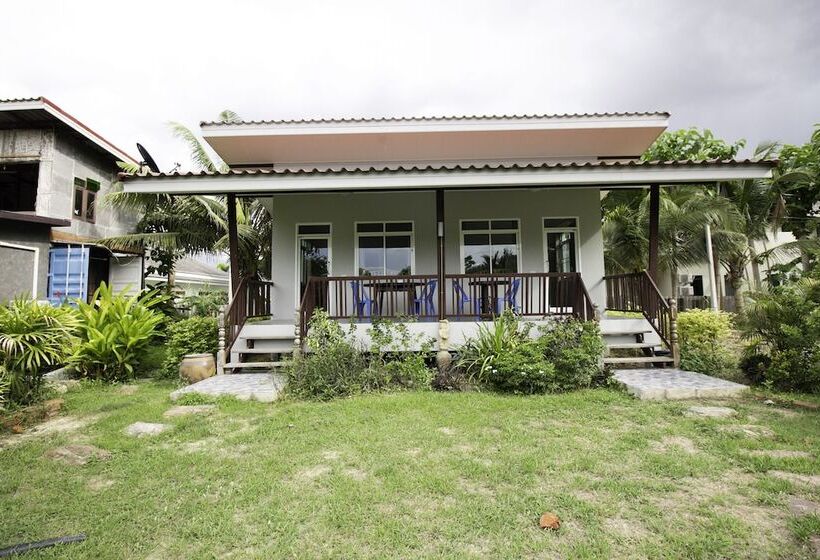 Отель Oyo 999 Baan Pak Rom Ruen