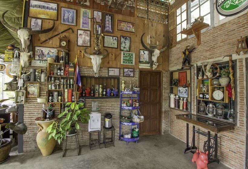 Отель Oyo 999 Baan Pak Rom Ruen