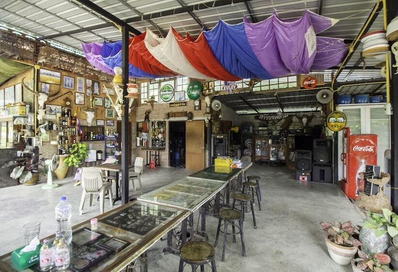 Отель Oyo 999 Baan Pak Rom Ruen