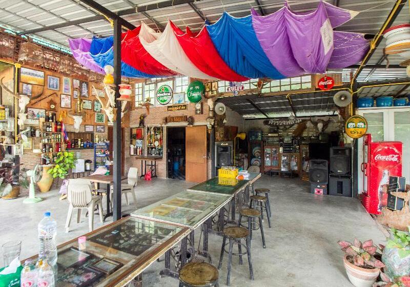 Отель Oyo 999 Baan Pak Rom Ruen