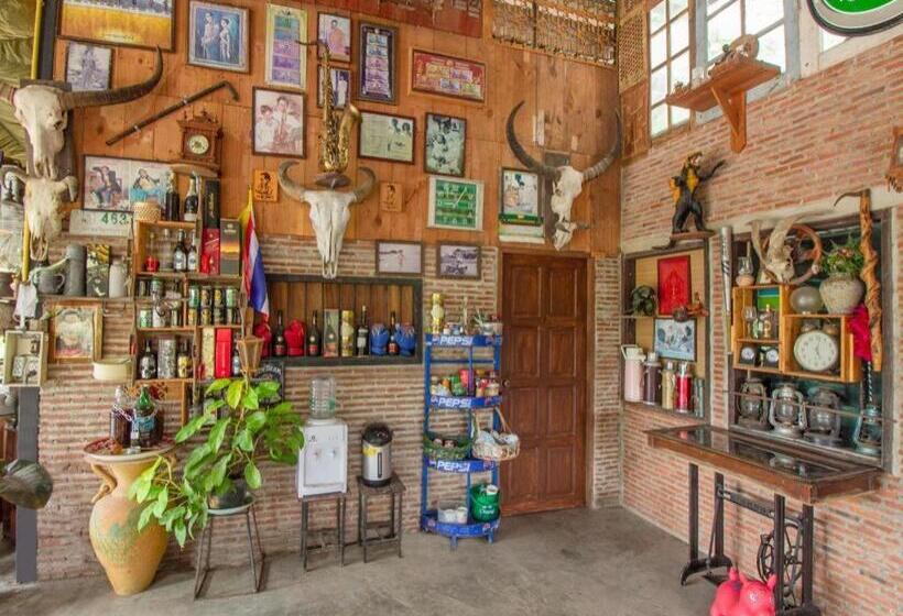 Отель Oyo 999 Baan Pak Rom Ruen