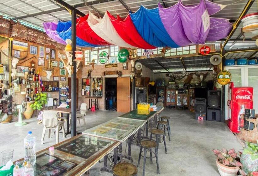 Отель Oyo 999 Baan Pak Rom Ruen