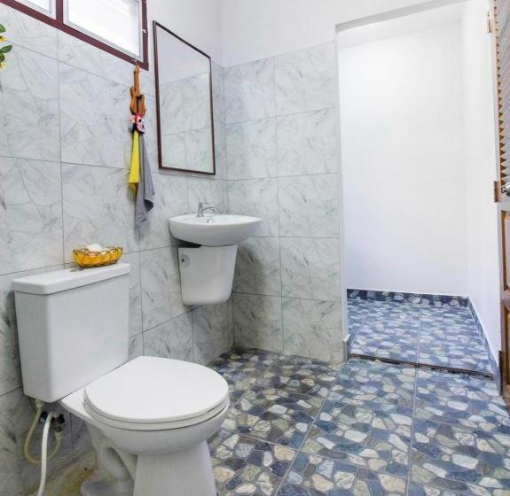 Отель Oyo 999 Baan Pak Rom Ruen