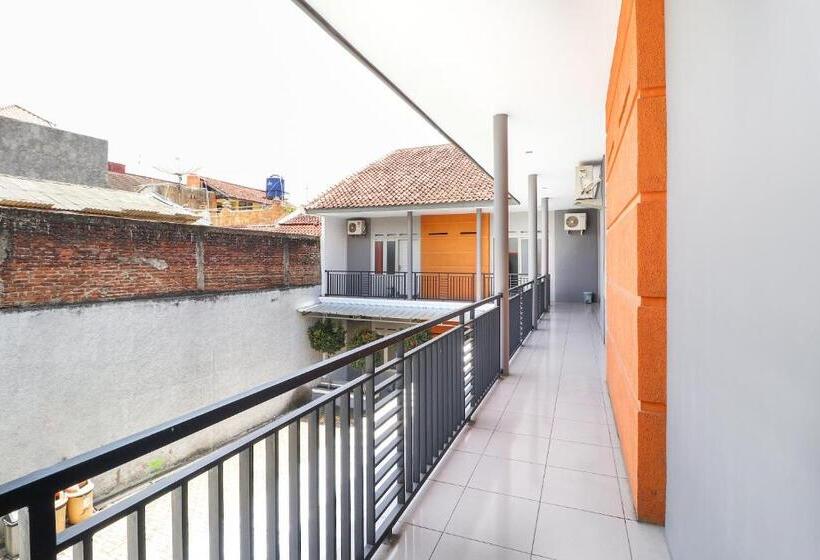 בית מלון כפרי Reddoorz At Merdeka Street Garut