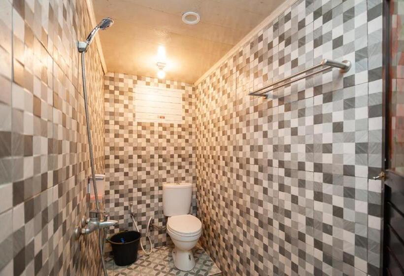 호텔 Reddoorz Syariah At Bumi Siliwangi Residence Padang