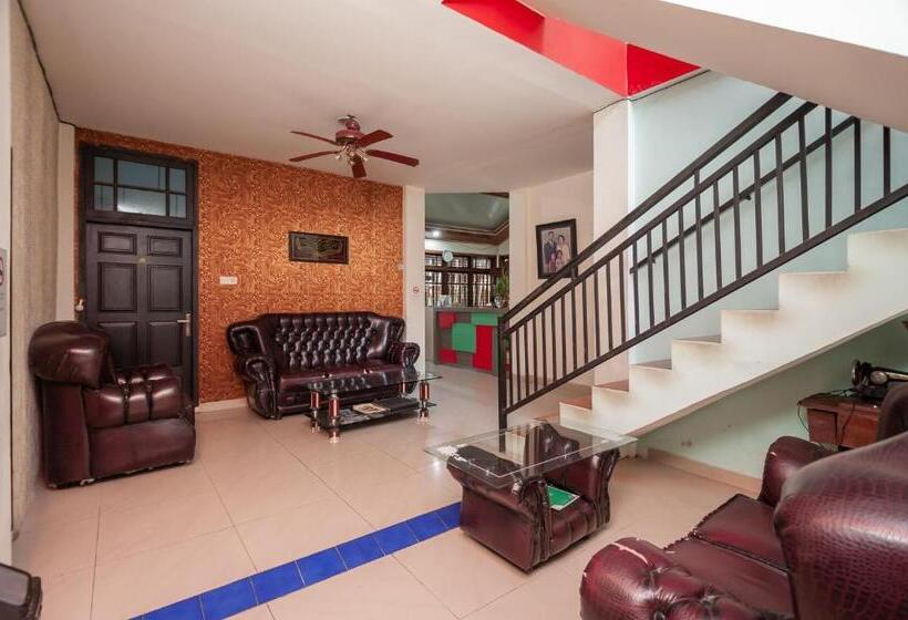 호텔 Reddoorz Syariah At Bumi Siliwangi Residence Padang