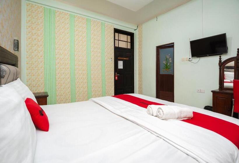 호텔 Reddoorz Syariah At Bumi Siliwangi Residence Padang