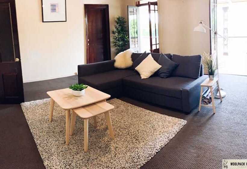 בית מלון כפרי The Woolpack