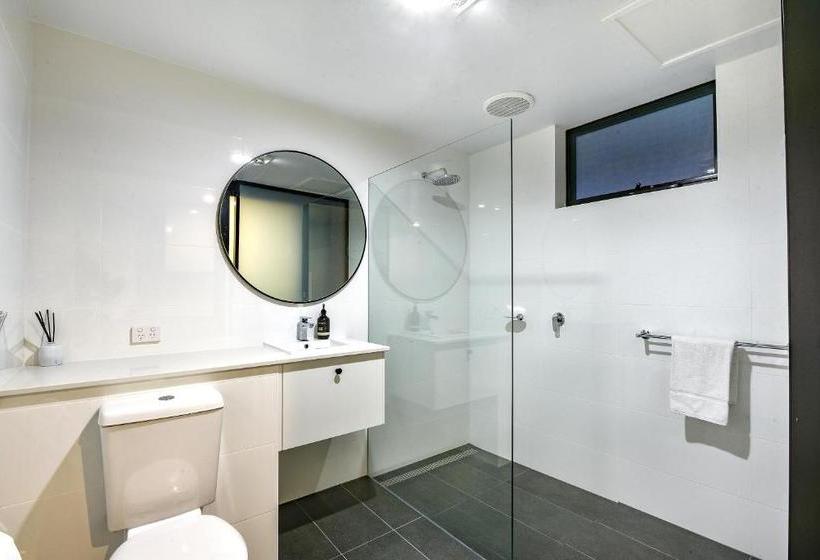 فندق على الطريق Aloha Central Premium Studios