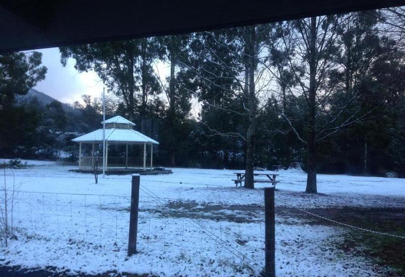 מוטל Crossways Country Inn