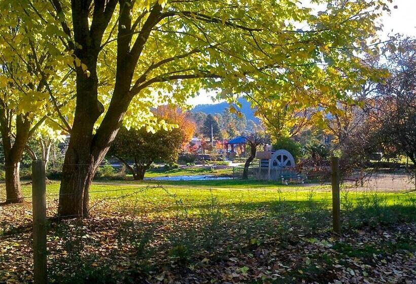 מוטל Crossways Country Inn