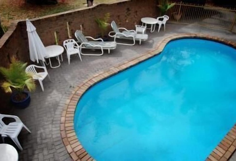 모텔 Darling Junction Motor Inn