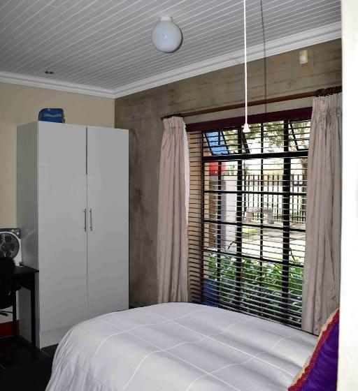 פנסיון 13 Hobson