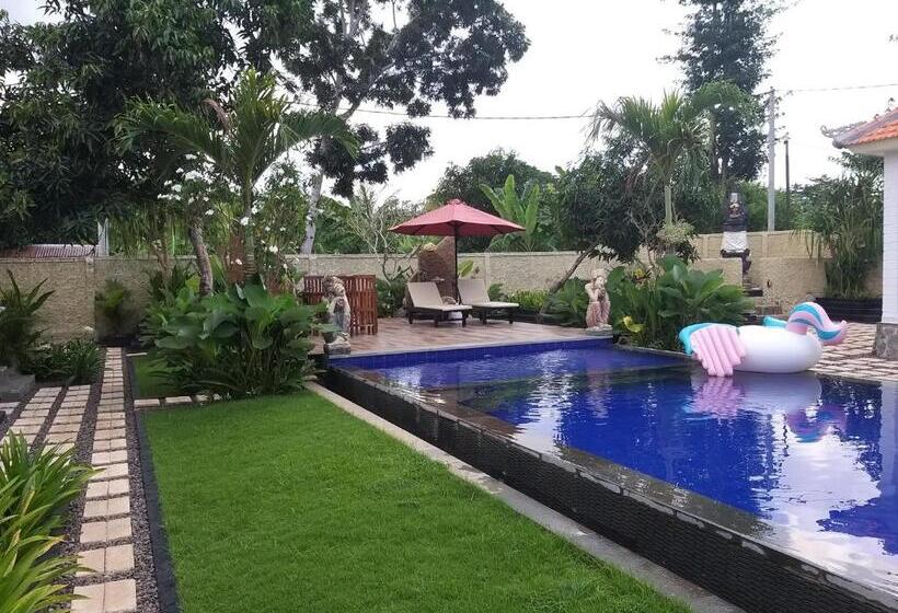 ペンション Adi Abian Villa