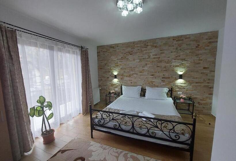 ペンション Fulg De Nea