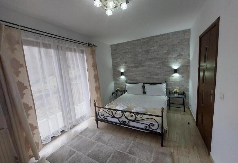 ペンション Fulg De Nea