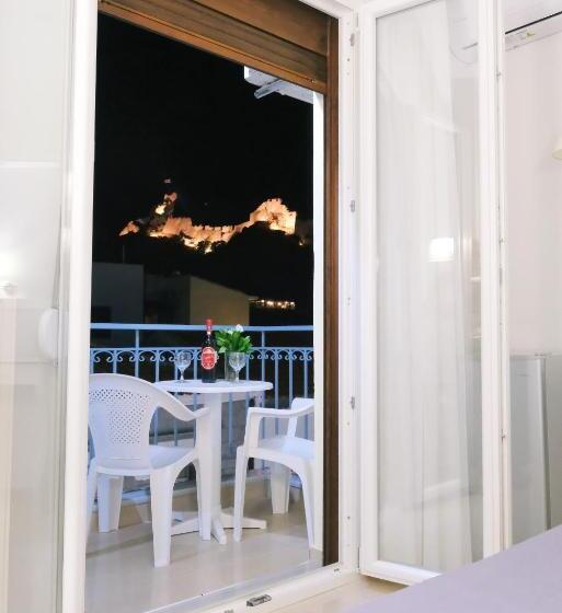 بنسيون Limnia Gi