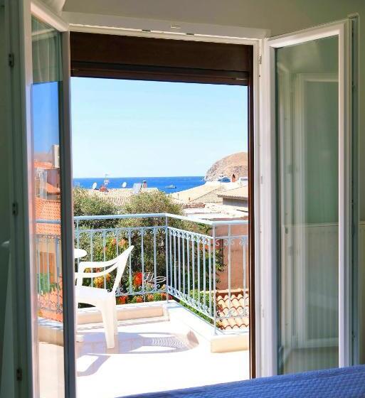 بنسيون Limnia Gi