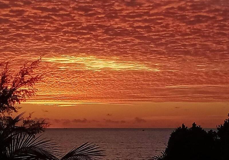 بنسيون The Azure M Pai Bay