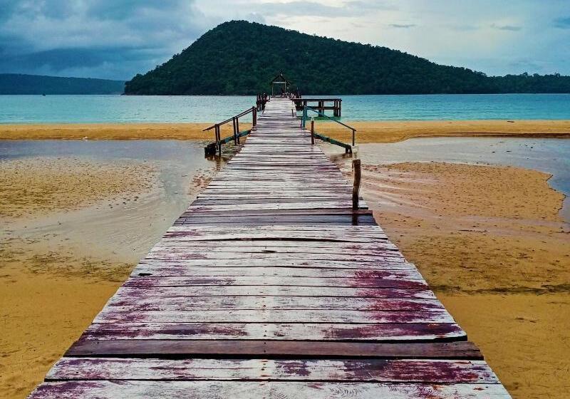 بنسيون The Azure M Pai Bay