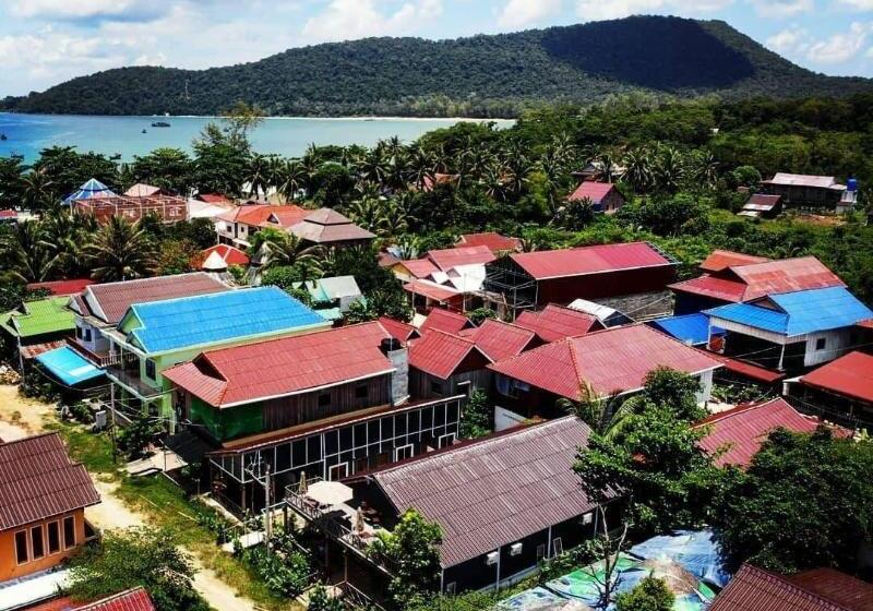 بنسيون The Azure M Pai Bay