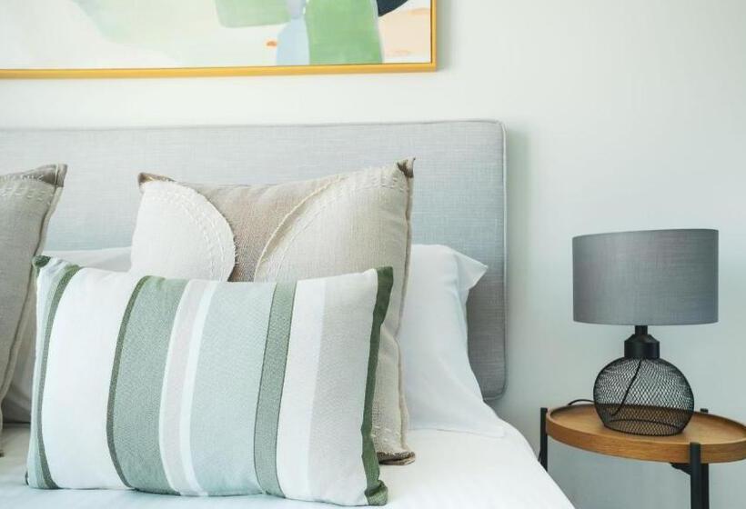 استراحتگاه Vue Broadbeach   Official