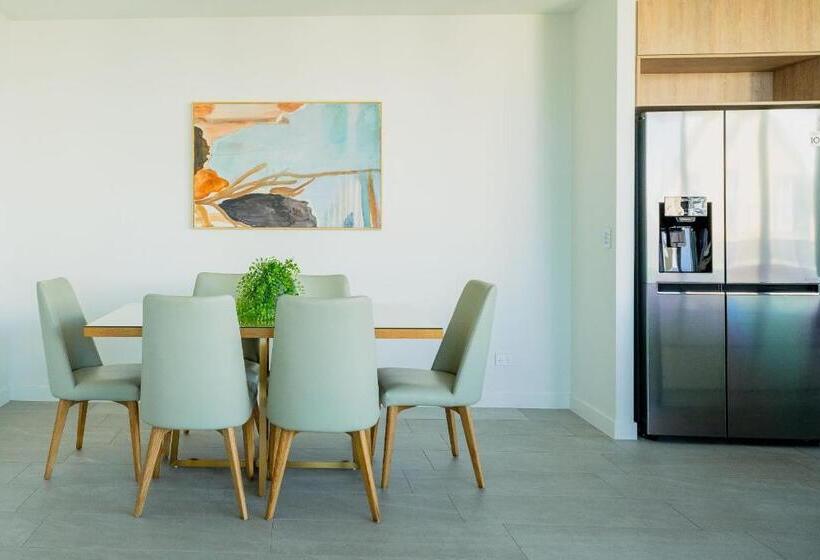 استراحتگاه Vue Broadbeach   Official