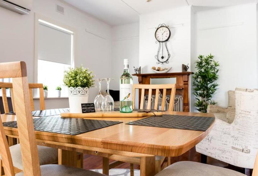 Agnes Cottage Bed & Breakfast