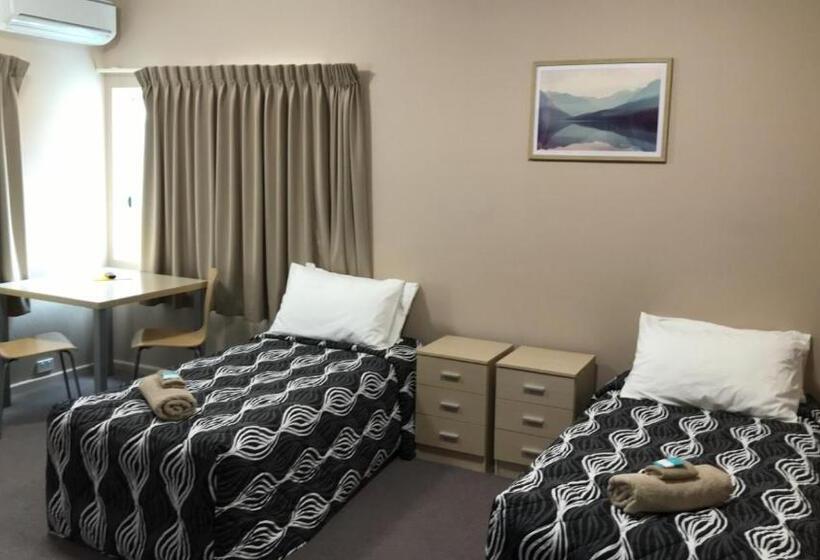 הוסטל Aquatic Motor Inn