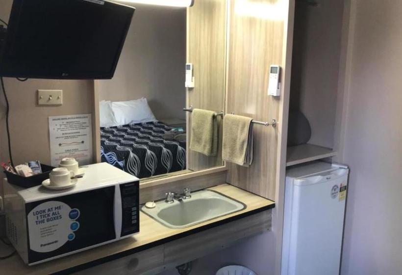 הוסטל Aquatic Motor Inn