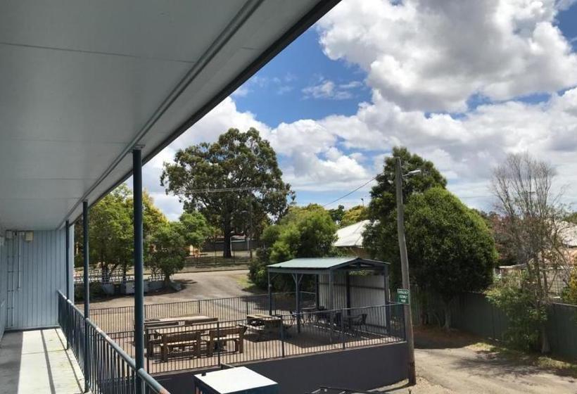 הוסטל Aquatic Motor Inn