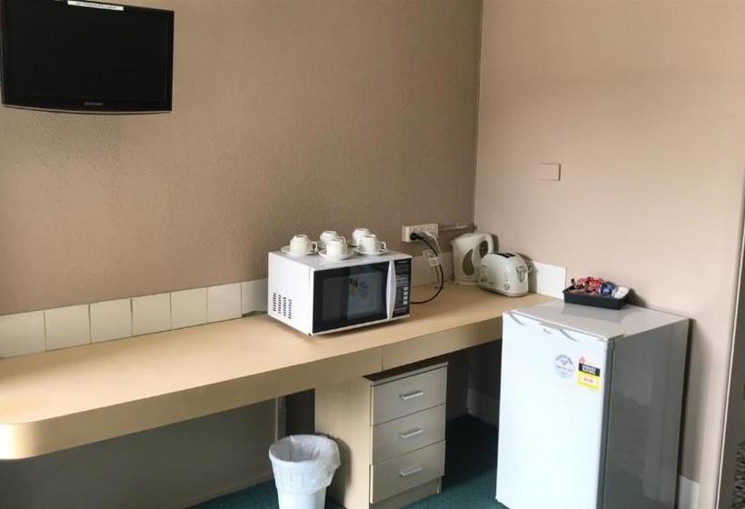 הוסטל Aquatic Motor Inn