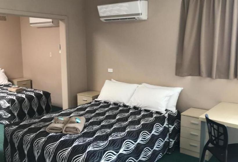 הוסטל Aquatic Motor Inn