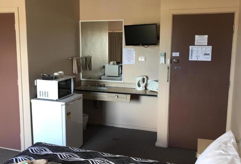 הוסטל Aquatic Motor Inn