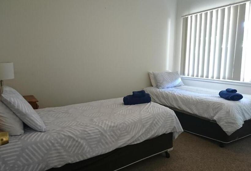 הוסטל The Convent Boutique Accommodation