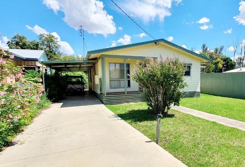 הוסטל The Convent Boutique Accommodation