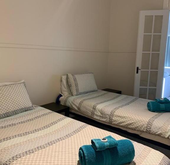 הוסטל The Convent Boutique Accommodation