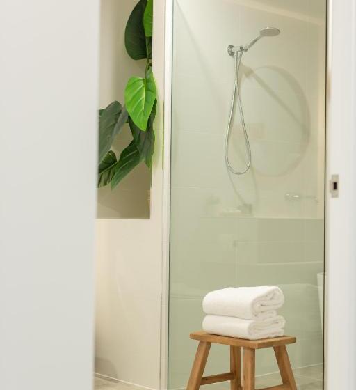 Astina Suites, Forster