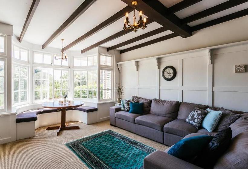 ベッドアンドブレックファースト Elliot House