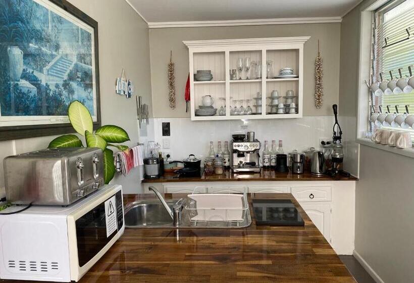 تختخواب و صبحانه Freshwater Bnb